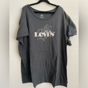 levi’s soft gray flower logo tee